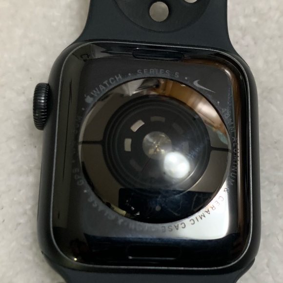 Series 5 Nike Apple Watch in pristine condition (battery health still at 100%). - Picture 7 of 7